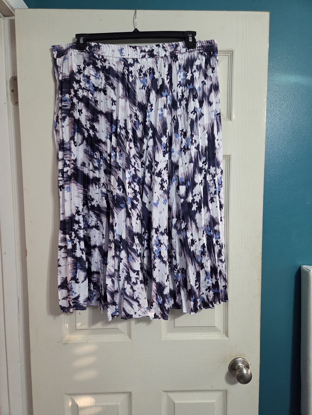 Time and Tru Pleated Floral-Print Midi Skirt in Blue, Black, and White